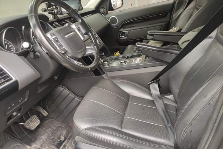 Used Land Rover Discovery 2018 3.0 SC V6 SE Left Front Seat