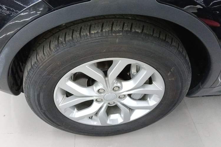 Used Land Rover Discovery 2018 3.0 SC V6 SE Left Front Wheel Hub