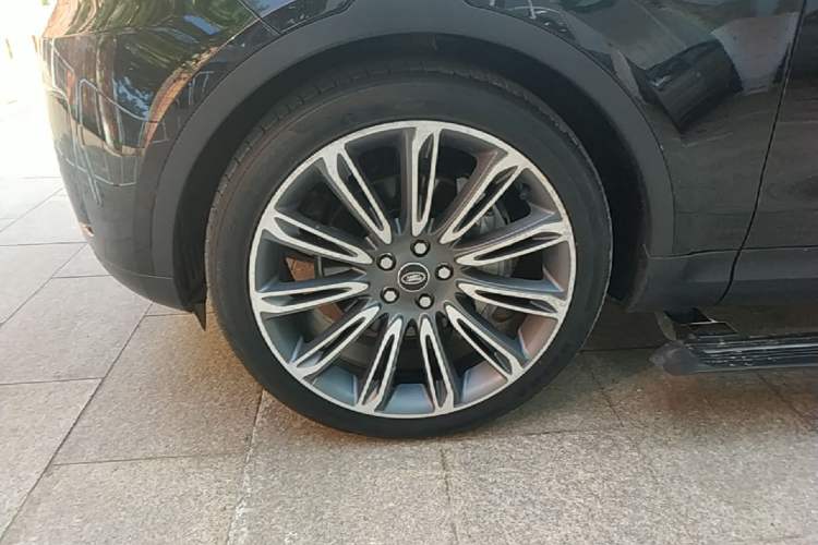 Used Land Rover Discovery 2018 3.0 SC V6 SE Left Front Wheel Hub