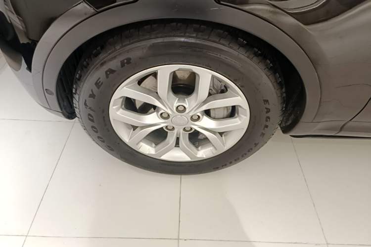 Used Land Rover Discovery 2018 3.0 SC V6 SE Left Front Wheel Hub