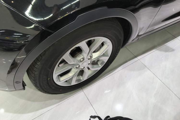 Used Land Rover Discovery 2018 3.0 SC V6 SE Left Front Wheel Hub