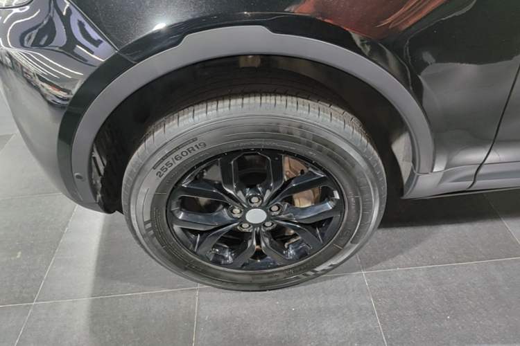 Used Land Rover Discovery 2018 3.0 SC V6 SE Left Front Wheel Hub