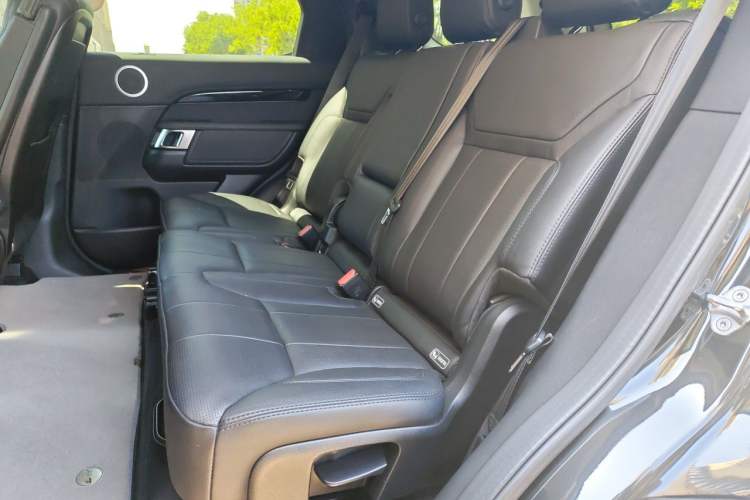 Used Land Rover Discovery 2018 3.0 SC V6 SE Left Rear Seat