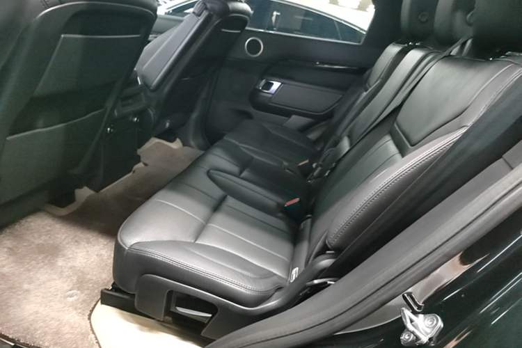 Used Land Rover Discovery 2018 2.0T SE Left Rear Seat