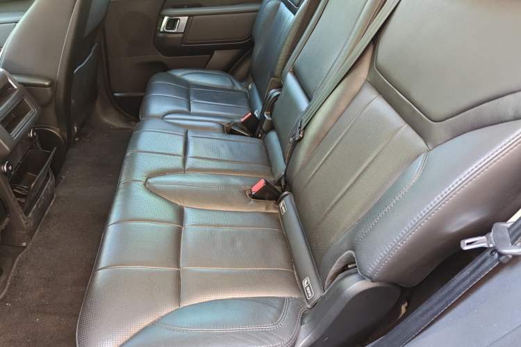 Used Land Rover Discovery 2018 3.0 SC V6 SE Left Rear Seat