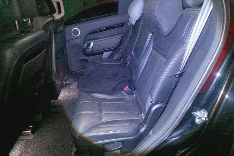 Used Land Rover Discovery 2018 3.0 SC V6 SE Left Rear Seat