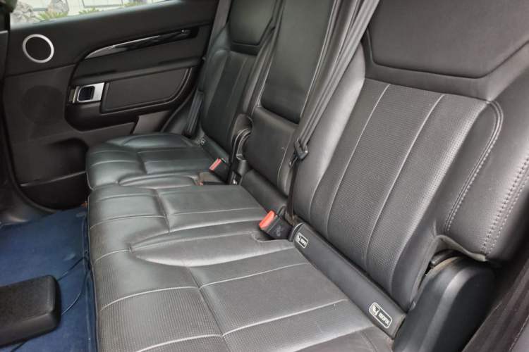 Used Land Rover Discovery 2018 2.0T SE Left Rear Seat