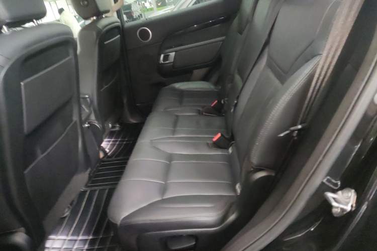 Used Land Rover Discovery 2018 2.0T SE Left Rear Seat