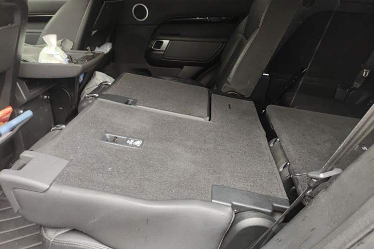 Used Land Rover Discovery 2018 3.0 SC V6 SE Left Rear Seat
