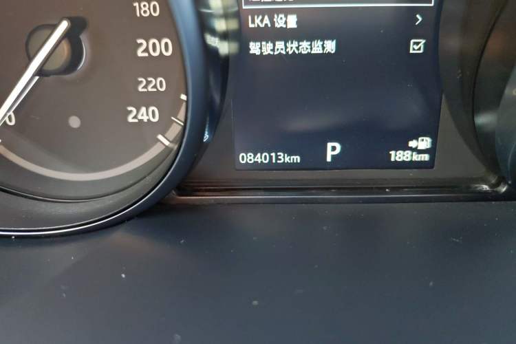 Used Land Rover Discovery 2018 3.0 SC V6 SE Odometer Close Up