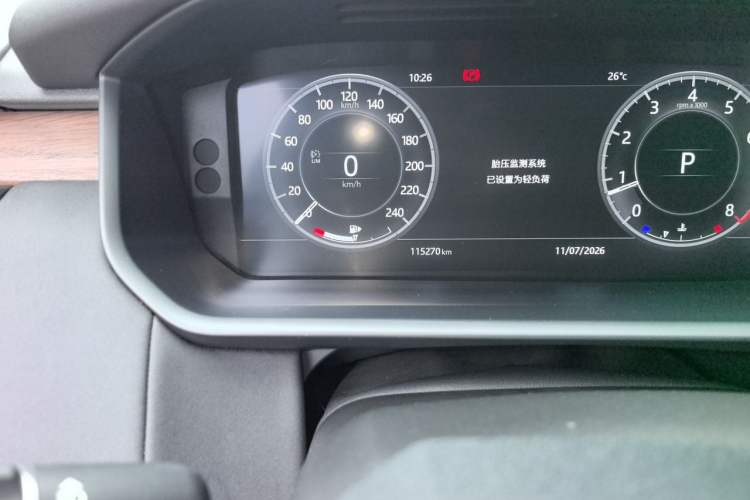 Used Land Rover Discovery 2018 3.0 SC V6 HSE Odometer Close Up
