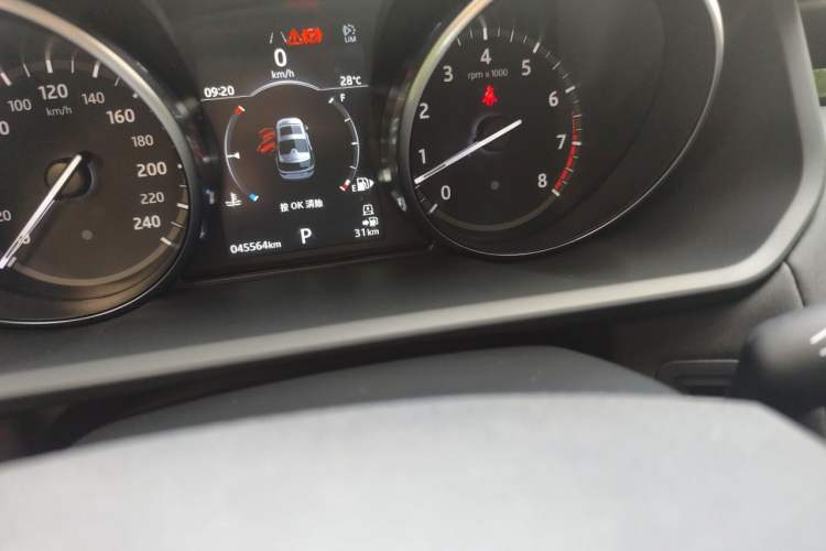 Used Land Rover Discovery 2018 3.0 SC V6 SE Odometer Close Up
