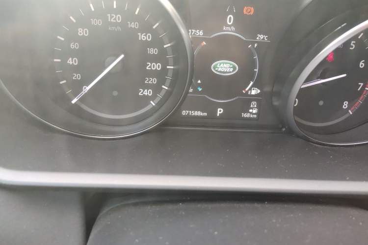 Used Land Rover Discovery 2018 2.0T SE Odometer Close Up