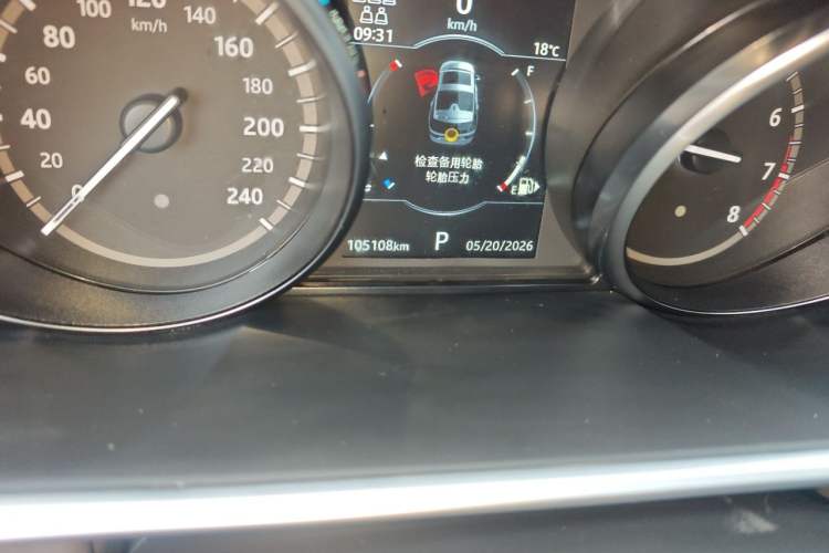 Used Land Rover Discovery 2018 3.0 SC V6 SE Odometer Close Up