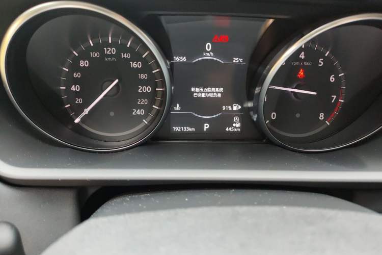 Used Land Rover Discovery 2018 3.0 SC V6 SE Odometer Close Up