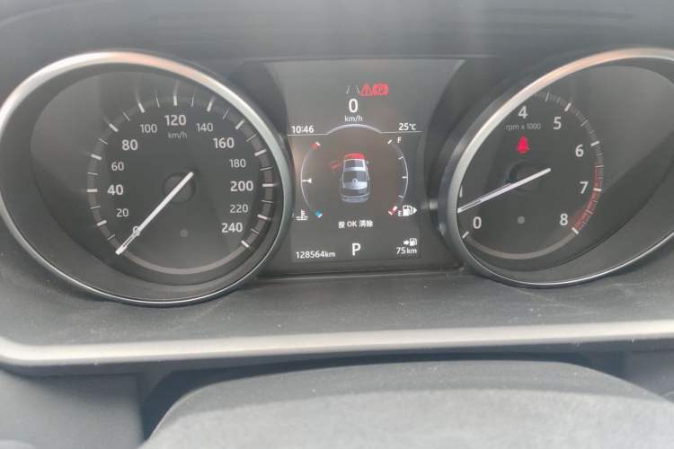 Used Land Rover Discovery 2018 3.0 SC V6 SE Odometer Close Up