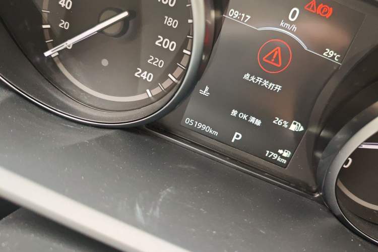 Used Land Rover Discovery 2018 3.0 SC V6 SE Odometer Close Up