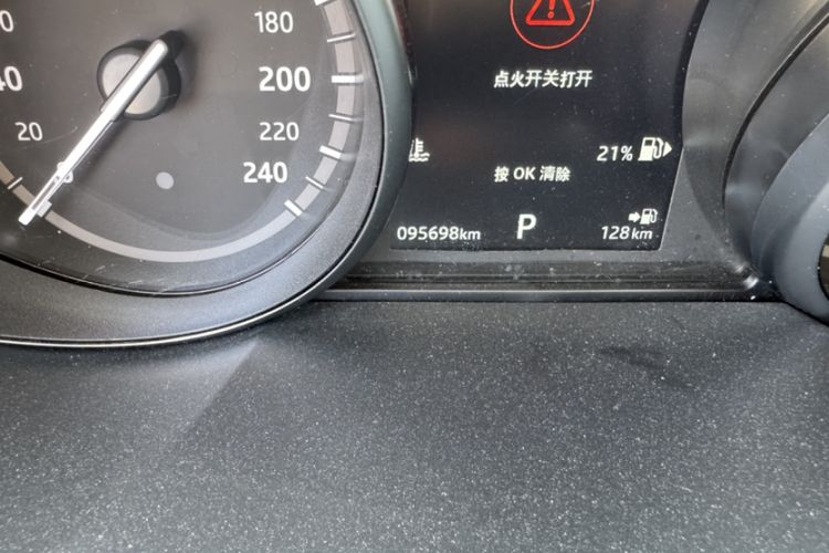 Used Land Rover Discovery 2018 3.0 SC V6 SE Odometer Close Up