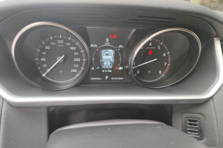 Used Land Rover Discovery 2018 2.0T Special Edition Odometer Close Up