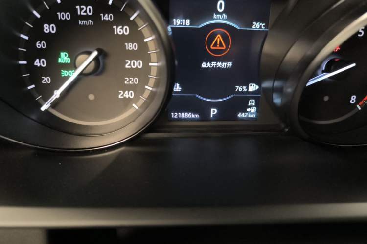 Used Land Rover Discovery 2018 3.0 SC V6 SE Odometer Close Up
