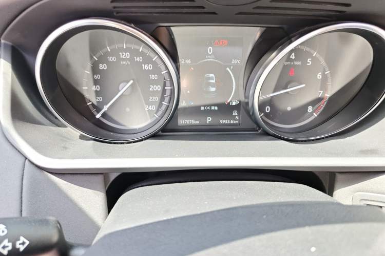 Used Land Rover Discovery 2018 3.0 SC V6 SE Odometer Close Up