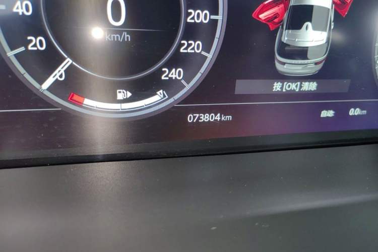 Used Land Rover Discovery 2018 3.0 SC V6 HSE Odometer Close Up