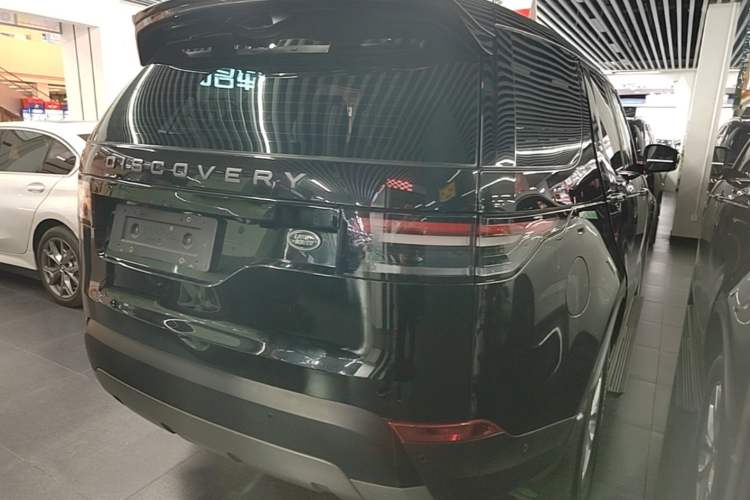 Used Land Rover Discovery 2018 2.0T SE Rear Right 45 Deg