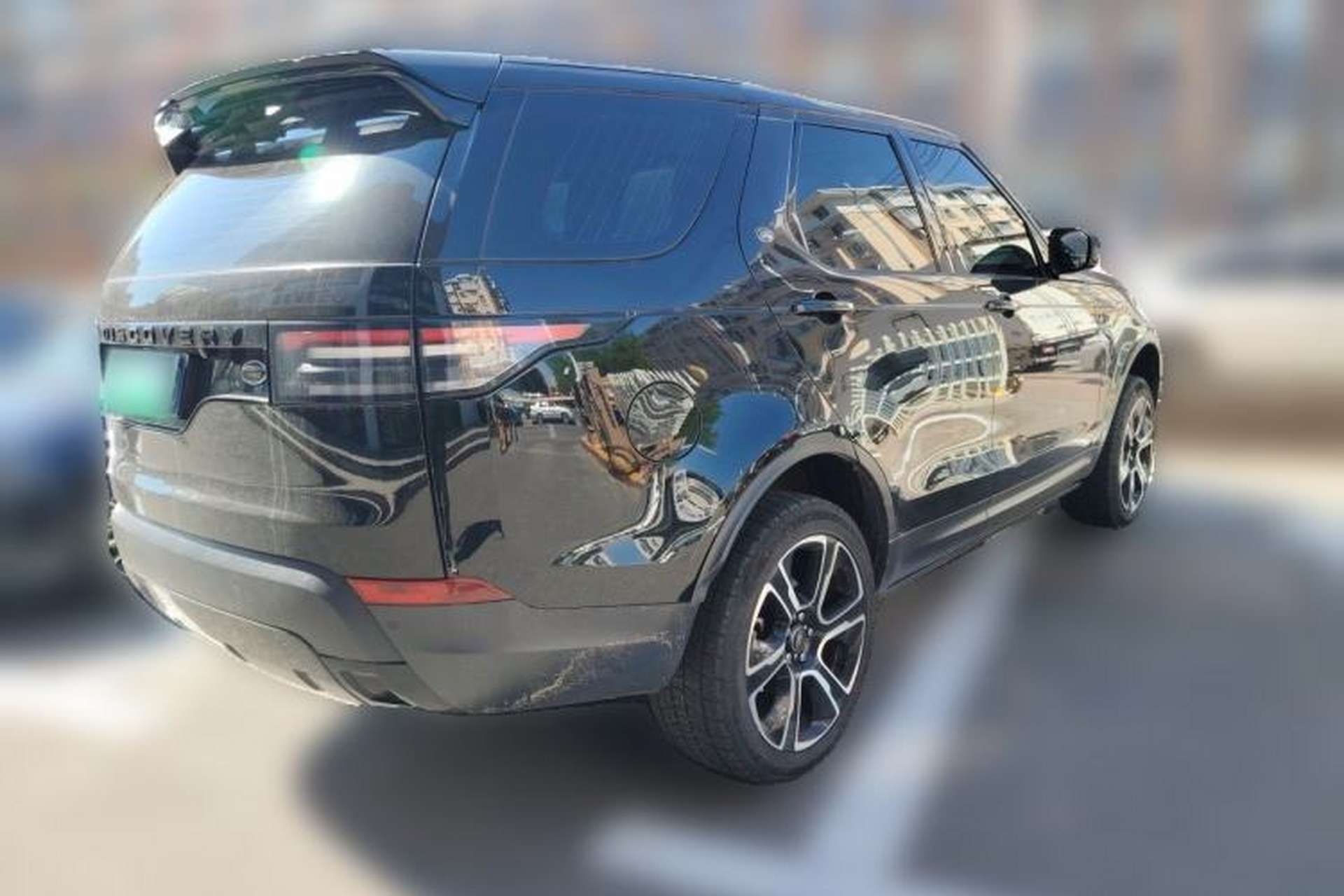 Used Land Rover Discovery 2018 2.0T SE Rear Right 45 Deg