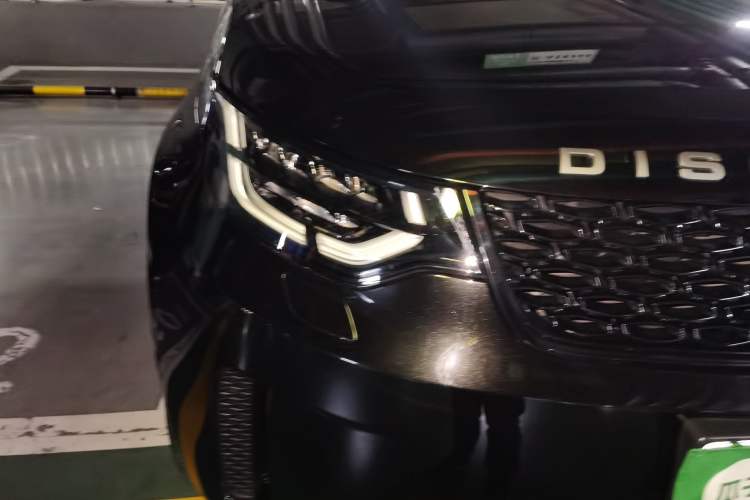 Used Land Rover Discovery 2018 3.0 SC V6 SE Right Front Headlight