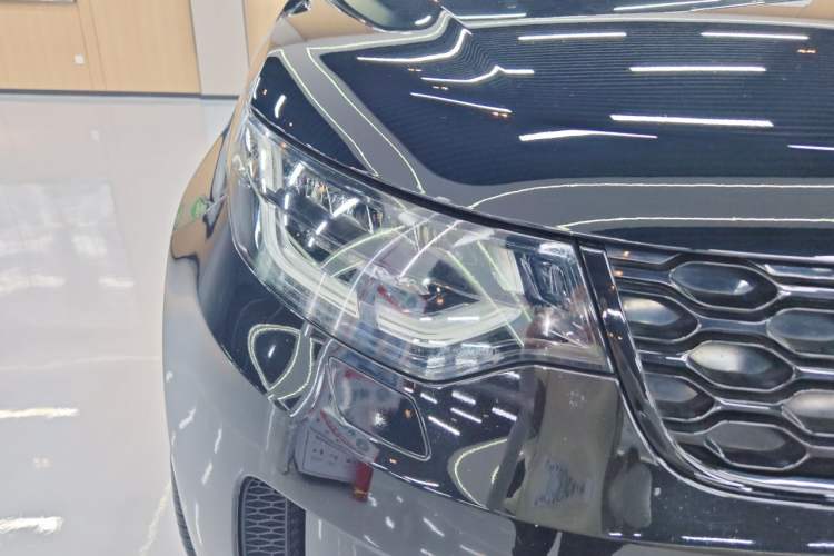 Used Land Rover Discovery 2018 2.0T SE Right Front Headlight