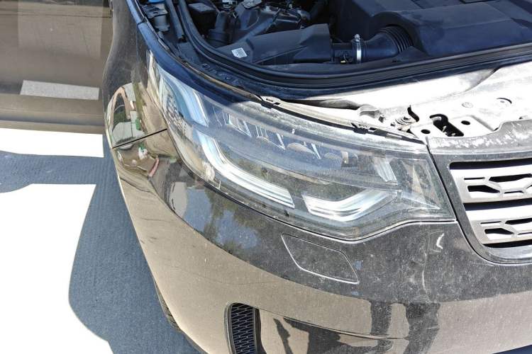Used Land Rover Discovery 2018 3.0 SC V6 SE Right Front Headlight