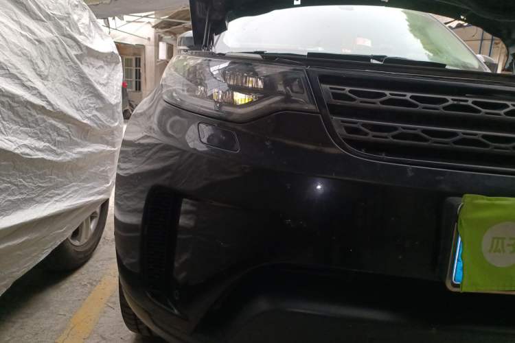 Used Land Rover Discovery 2018 2.0T SE Right Front Headlight