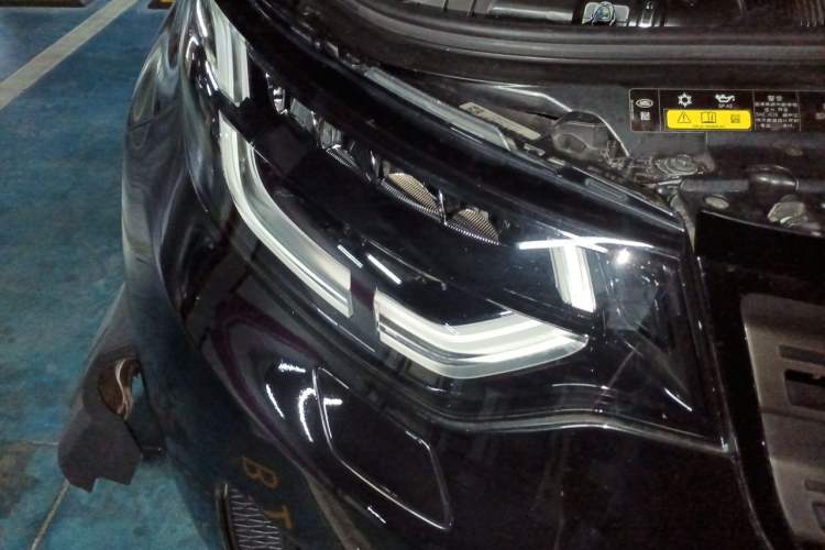 Used Land Rover Discovery 2018 3.0 SC V6 SE Right Front Headlight