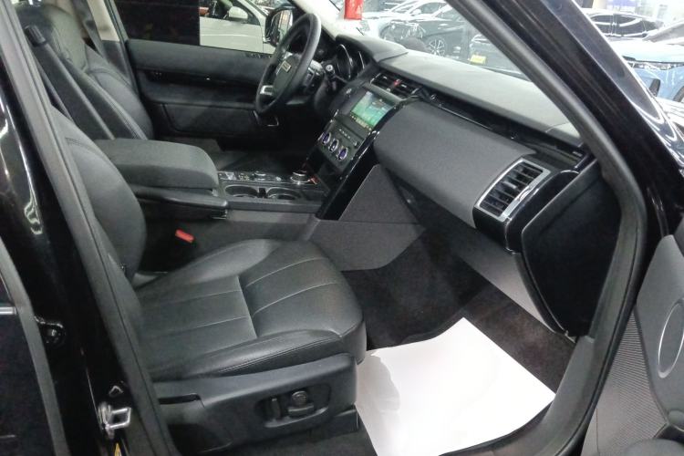 Used Land Rover Discovery 2018 3.0 SC V6 SE Right Front Seat