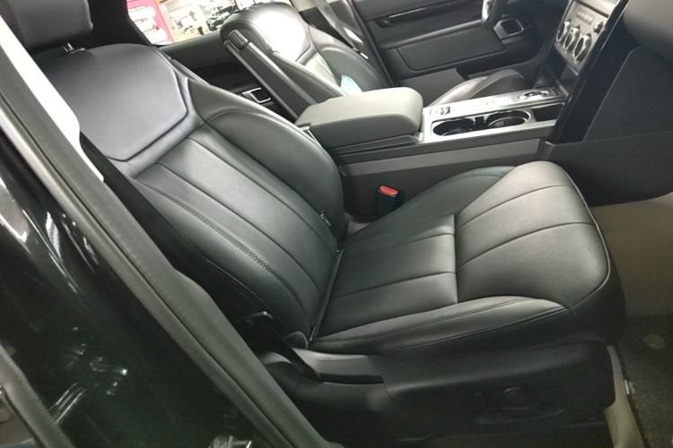 Used Land Rover Discovery 2018 2.0T SE Right Front Seat