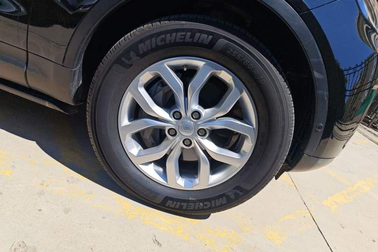 Used Land Rover Discovery 2018 3.0 SC V6 SE Right Front Wheel Hub