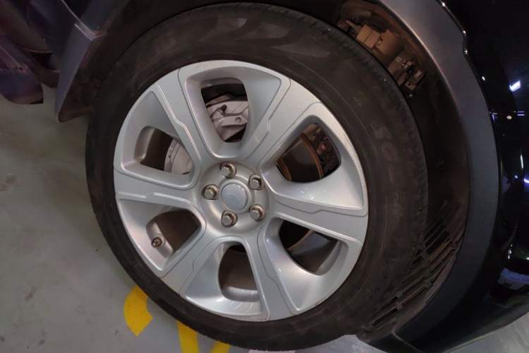 Used Land Rover Discovery 2018 3.0 SC V6 SE Right Front Wheel Hub