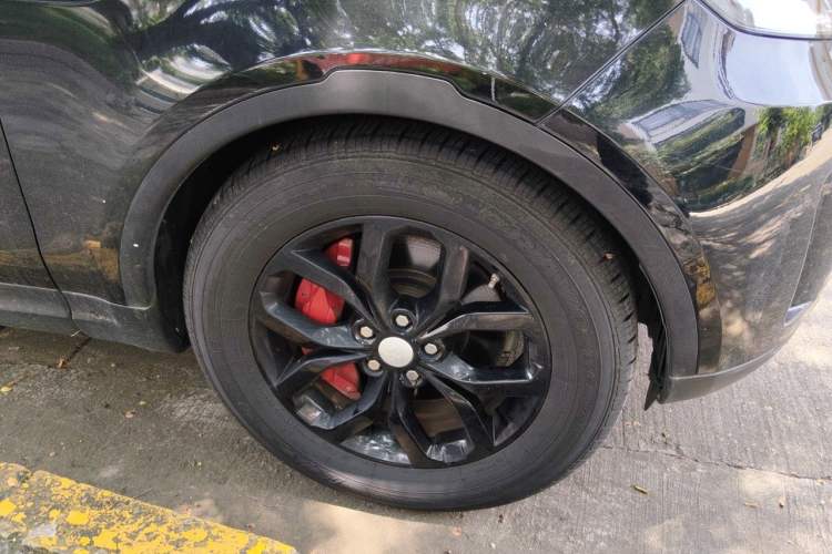 Used Land Rover Discovery 2018 3.0 SC V6 SE Right Front Wheel Hub