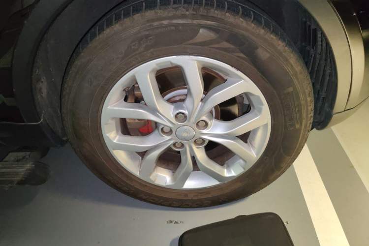 Used Land Rover Discovery 2018 5th Generation 3.0T Si6 HSE 7-Seater U.S. Specification Right Front Wheel Hub