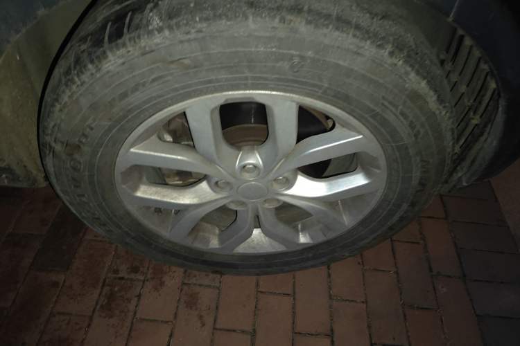 Used Land Rover Discovery 2018 2.0T SE Right Front Wheel Hub