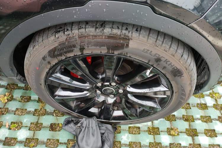Used Land Rover Discovery 2018 3.0 SC V6 SE Right Front Wheel Hub