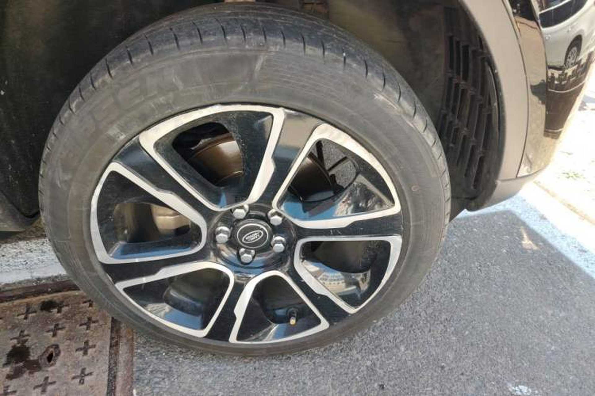 Used Land Rover Discovery 2018 2.0T SE Right Front Wheel Hub