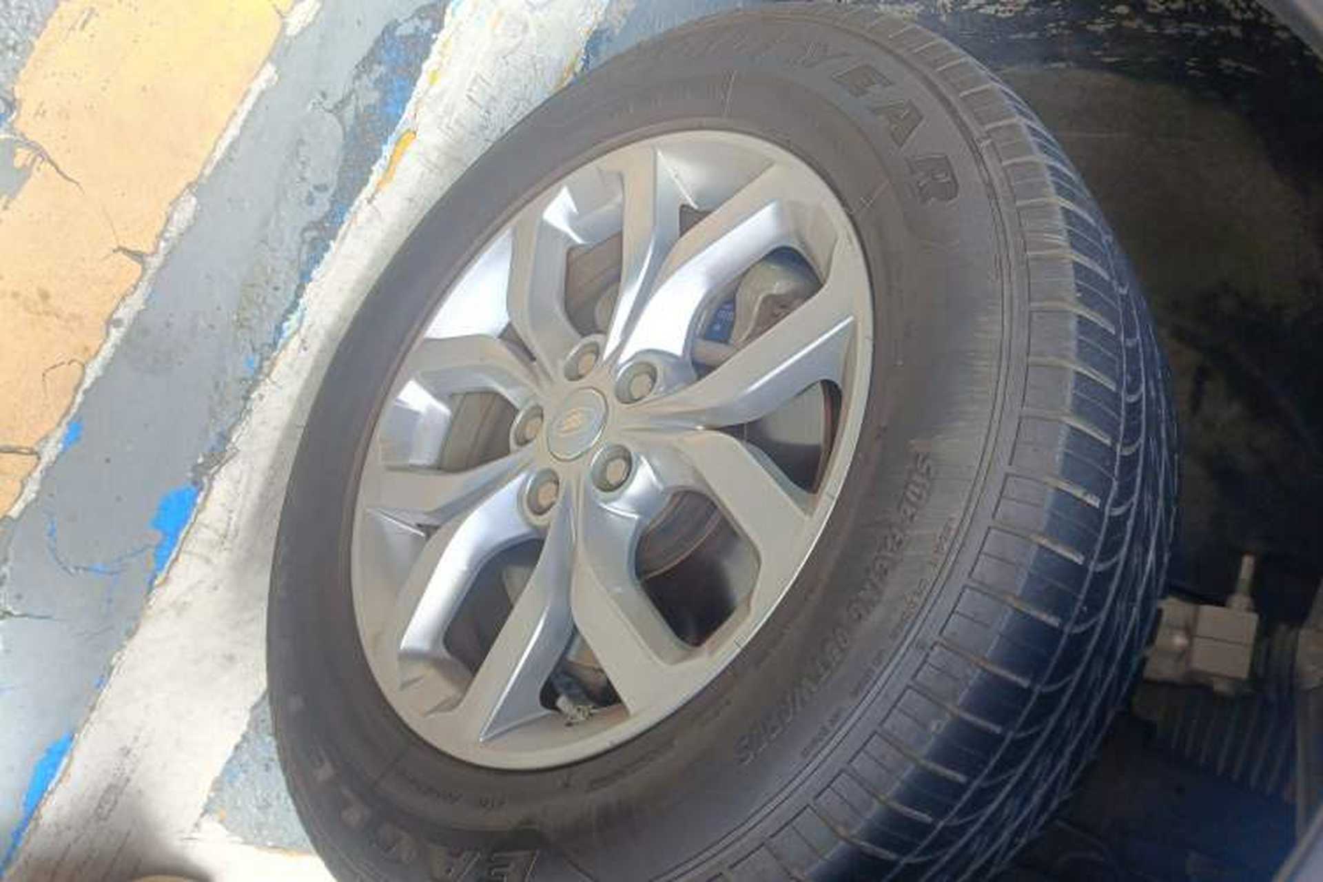 Used Land Rover Discovery 2018 2.0T SE Right Front Wheel Hub