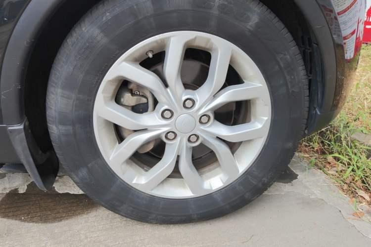 Used Land Rover Discovery 2018 2.0T SE Right Front Wheel Hub