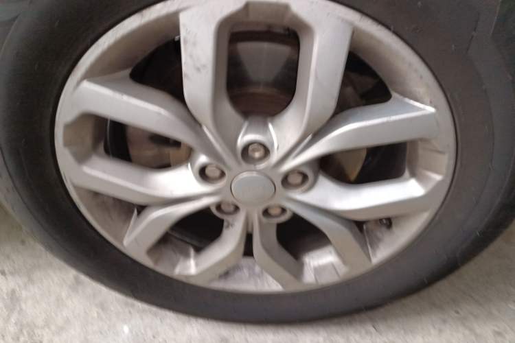 Used Land Rover Discovery 2018 2.0T SE Right Front Wheel Hub