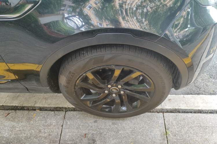 Used Land Rover Discovery 2018 2.0T Special Edition Right Front Wheel Hub
