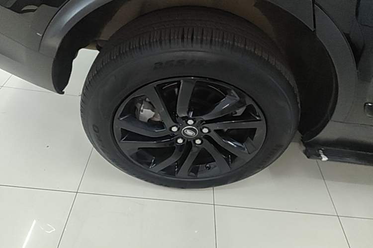 Used Land Rover Discovery 2018 2.0T Special Edition Right Rear Wheel Hub