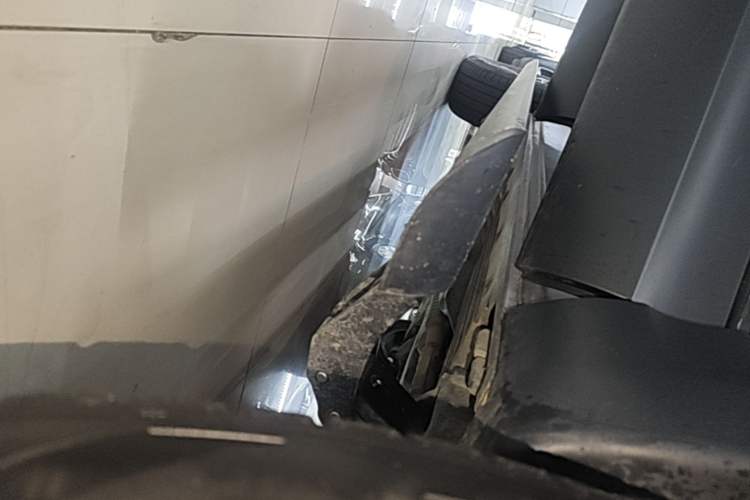 Used Land Rover Discovery 2018 2.0T Special Edition Right Side Sill