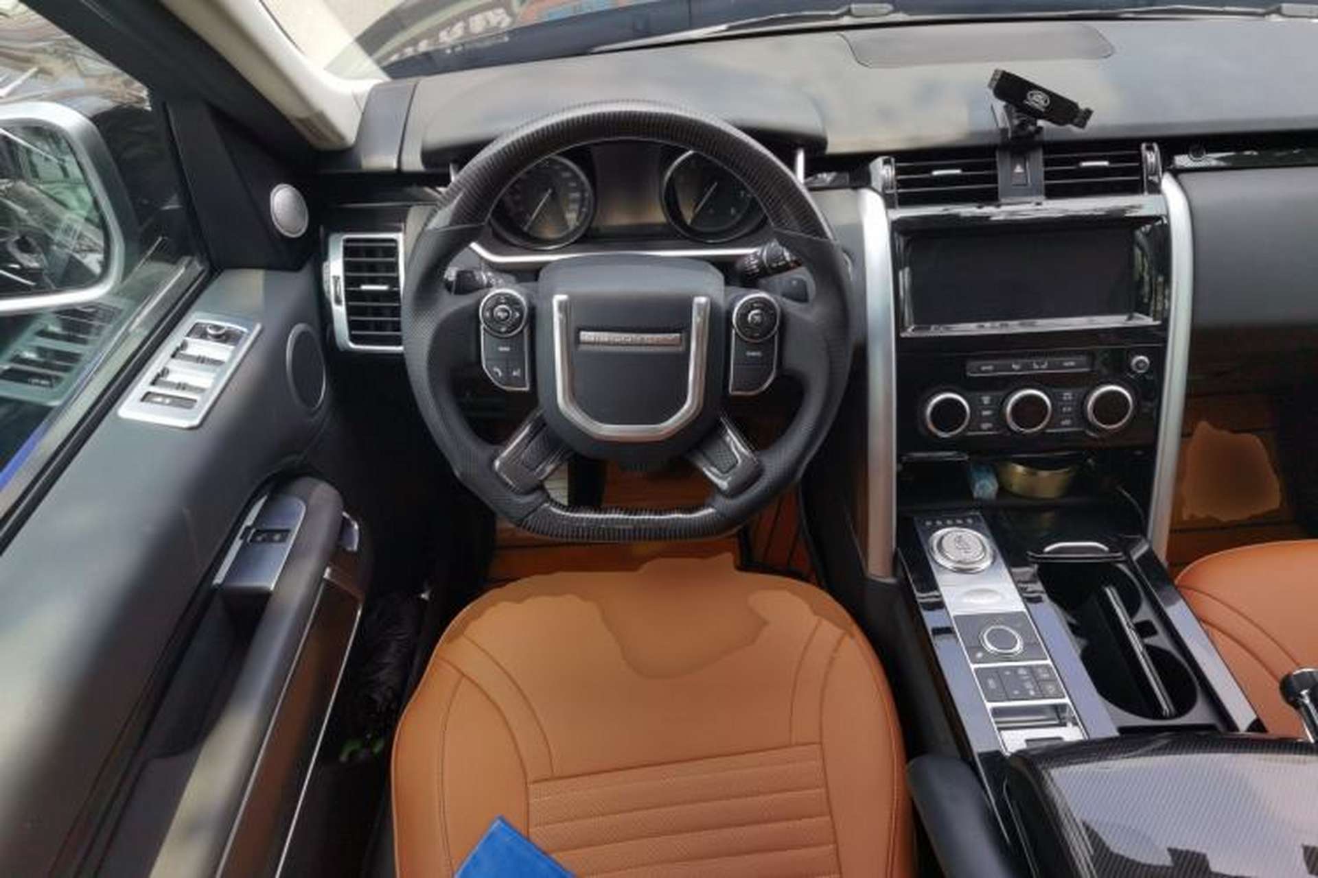 Used Land Rover Discovery 2018 2.0T SE Steering Wheel