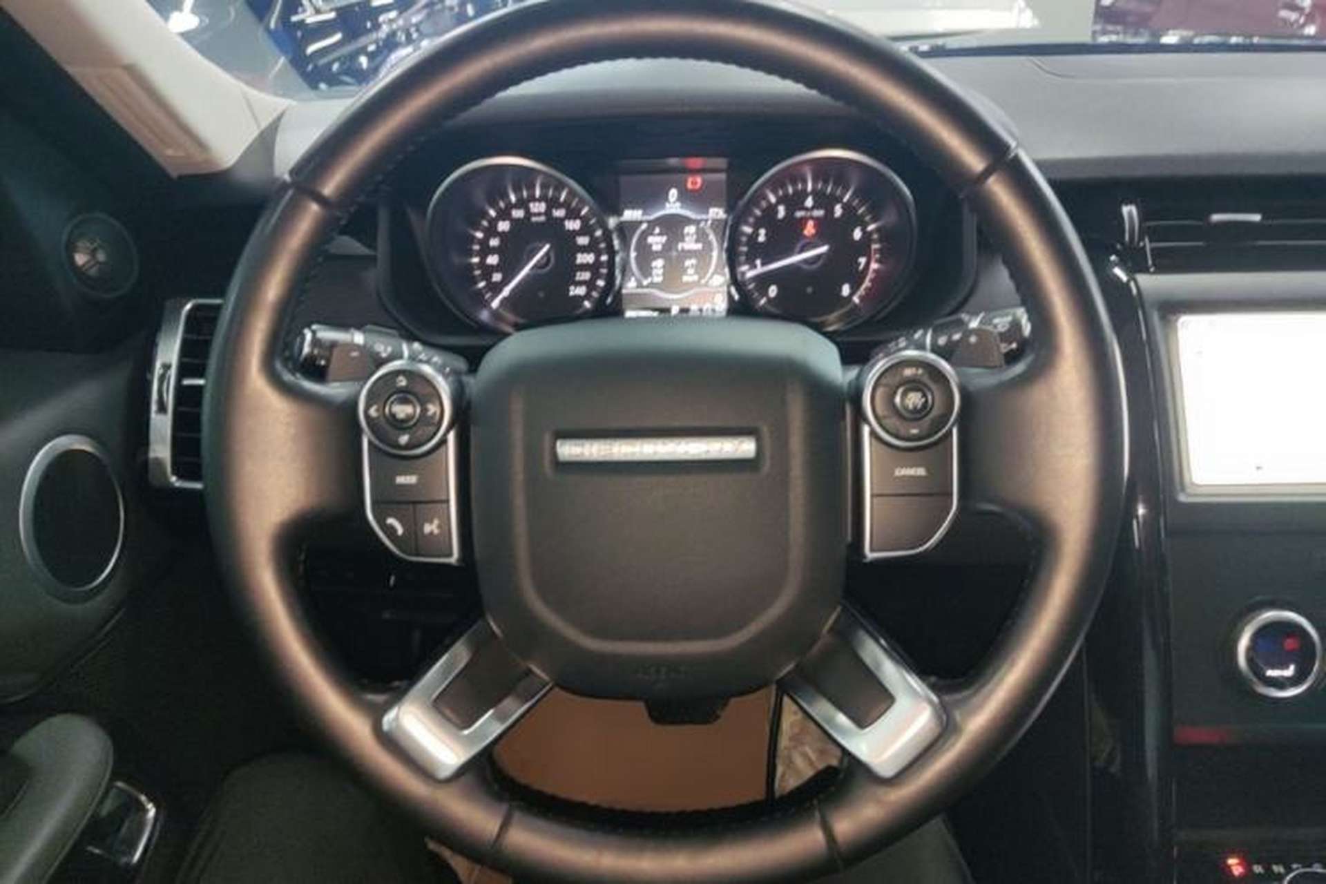 Used Land Rover Discovery 2018 3.0 SC V6 SE Steering Wheel
